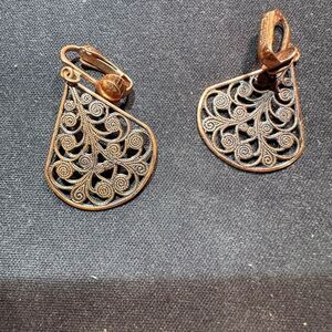 Elegant Gold Filigree Teardrop Earrings